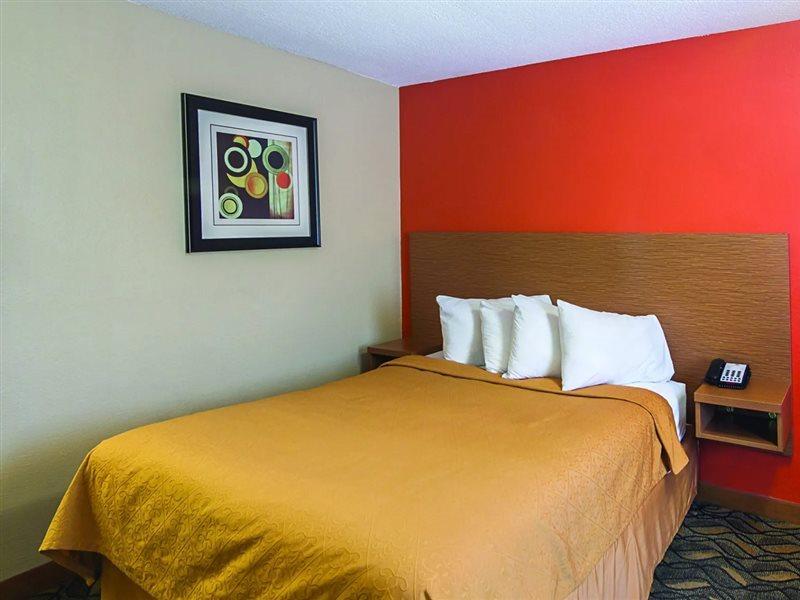 Days Inn & Suites By Wyndham Arlington Near Six Flags Eksteriør bilde