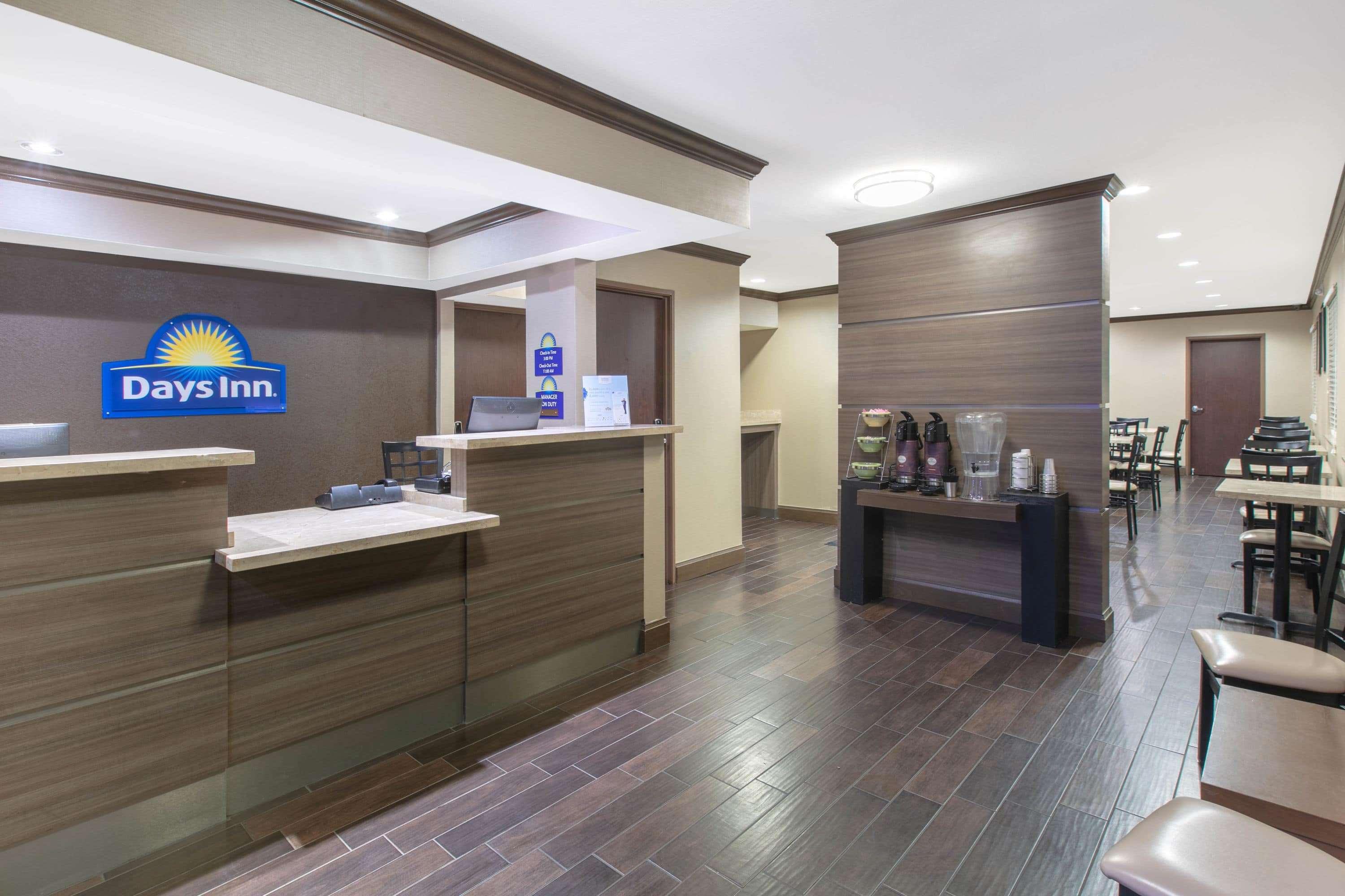 Days Inn & Suites By Wyndham Arlington Near Six Flags Eksteriør bilde