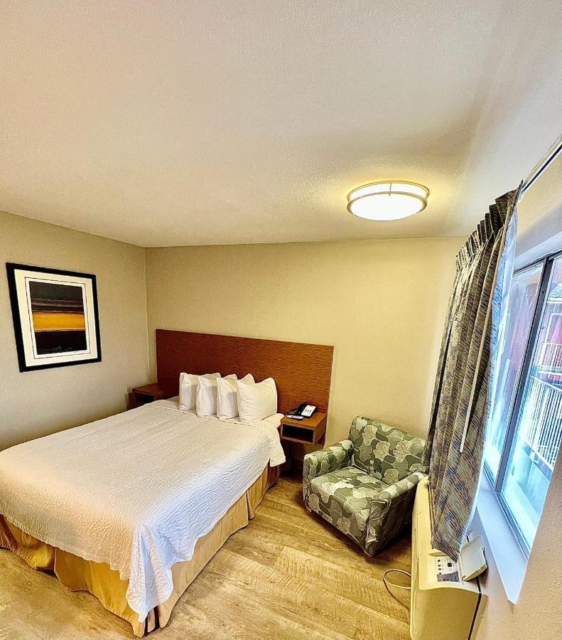 Days Inn & Suites By Wyndham Arlington Near Six Flags Eksteriør bilde