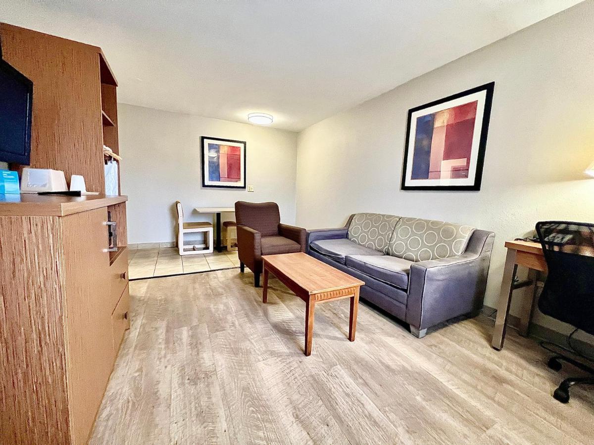 Days Inn & Suites By Wyndham Arlington Near Six Flags Eksteriør bilde