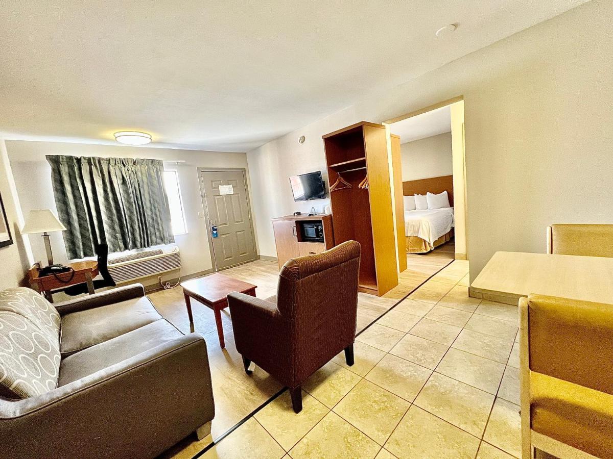 Days Inn & Suites By Wyndham Arlington Near Six Flags Eksteriør bilde