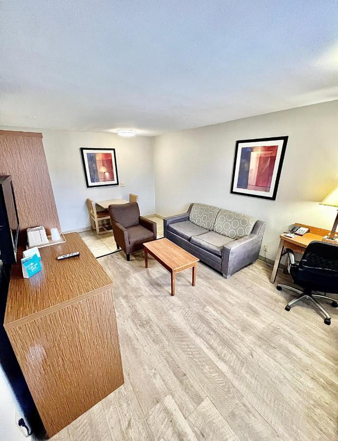 Days Inn & Suites By Wyndham Arlington Near Six Flags Eksteriør bilde