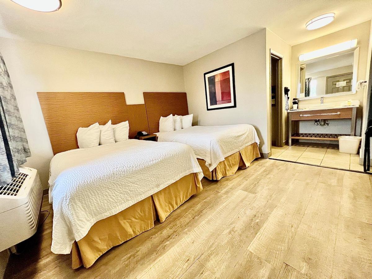 Days Inn & Suites By Wyndham Arlington Near Six Flags Eksteriør bilde