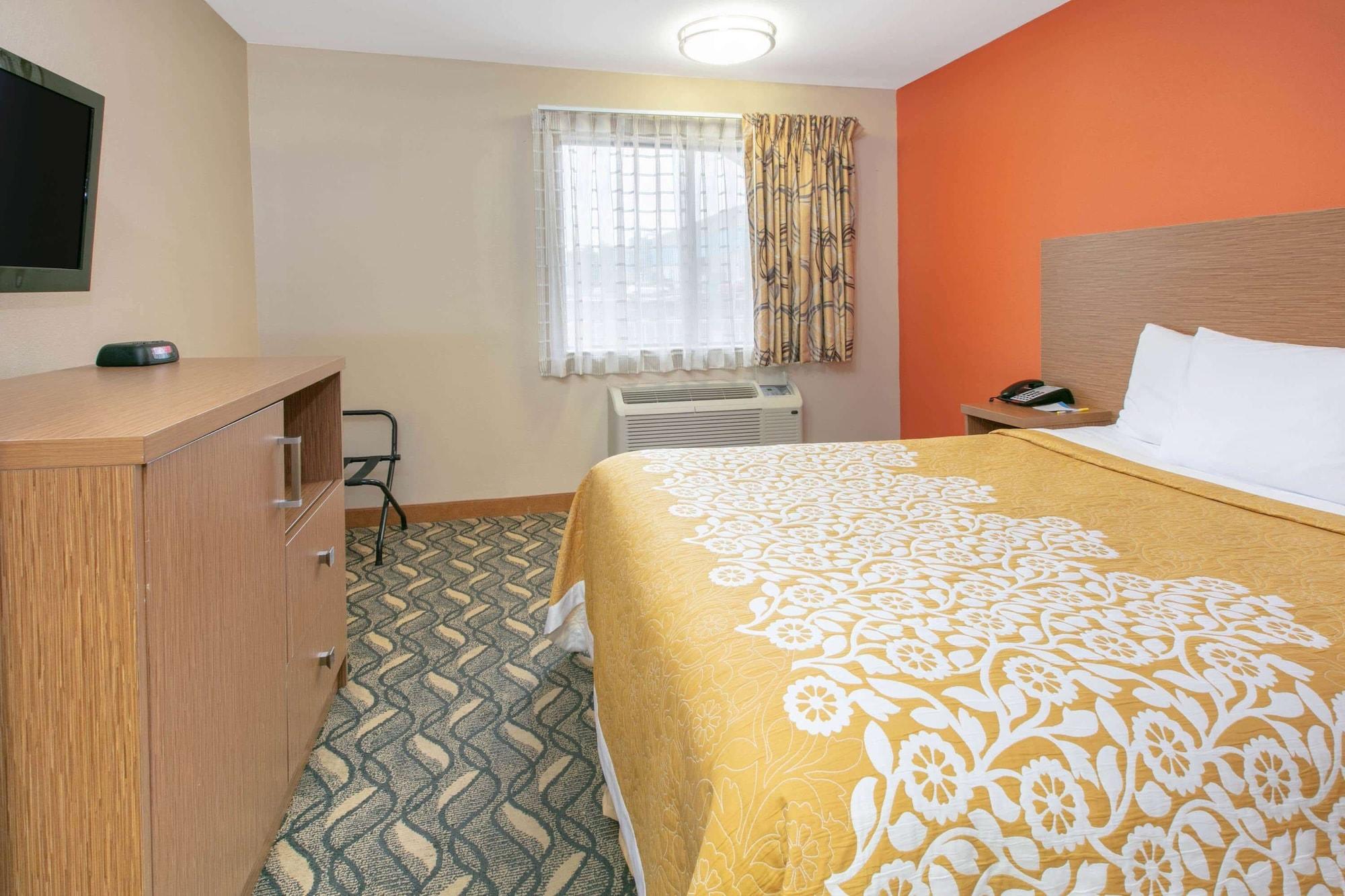 Days Inn & Suites By Wyndham Arlington Near Six Flags Eksteriør bilde