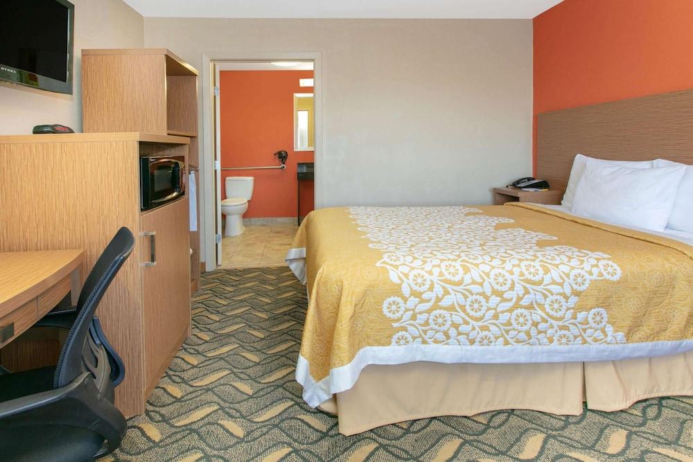 Days Inn & Suites By Wyndham Arlington Near Six Flags Eksteriør bilde