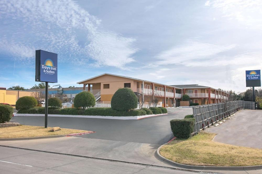 Days Inn & Suites By Wyndham Arlington Near Six Flags Eksteriør bilde