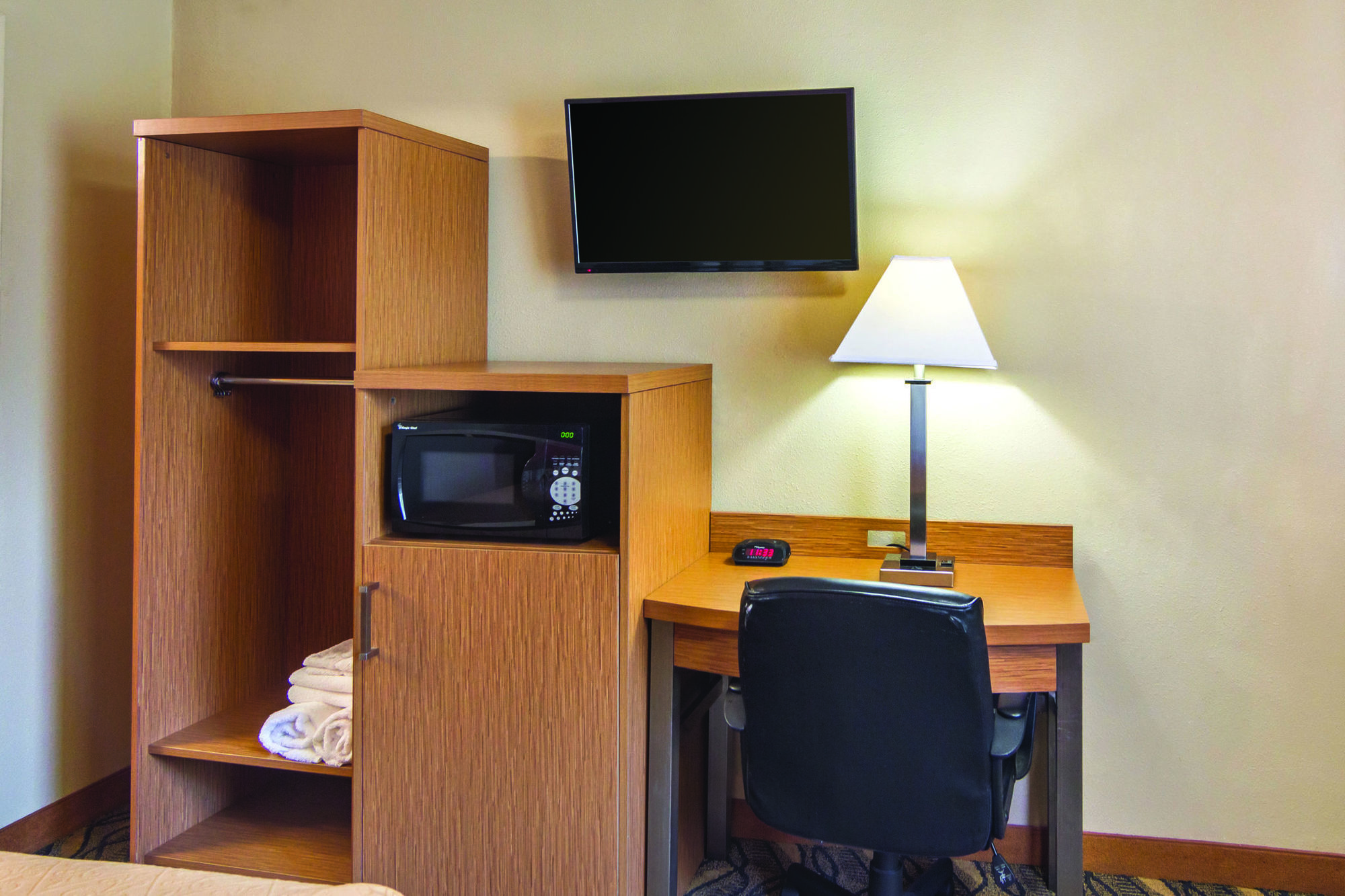 Days Inn & Suites By Wyndham Arlington Near Six Flags Rom bilde