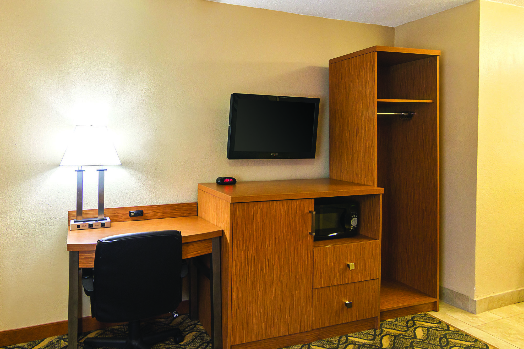 Days Inn & Suites By Wyndham Arlington Near Six Flags Rom bilde