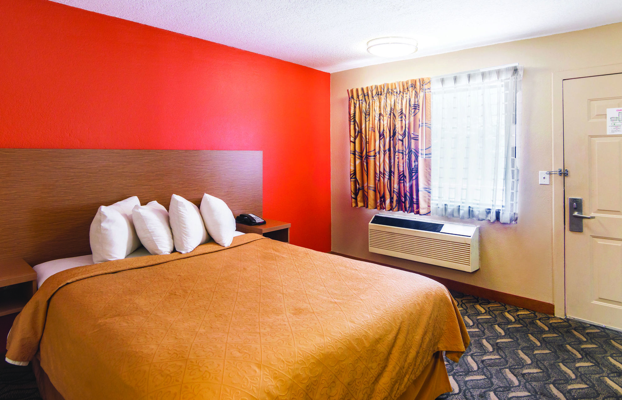 Days Inn & Suites By Wyndham Arlington Near Six Flags Rom bilde