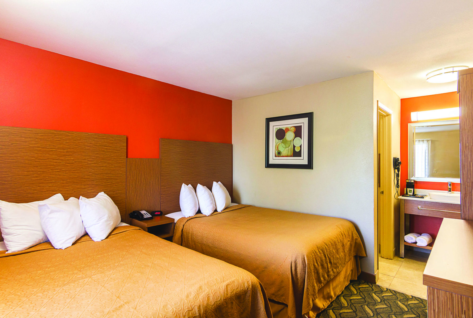 Days Inn & Suites By Wyndham Arlington Near Six Flags Rom bilde