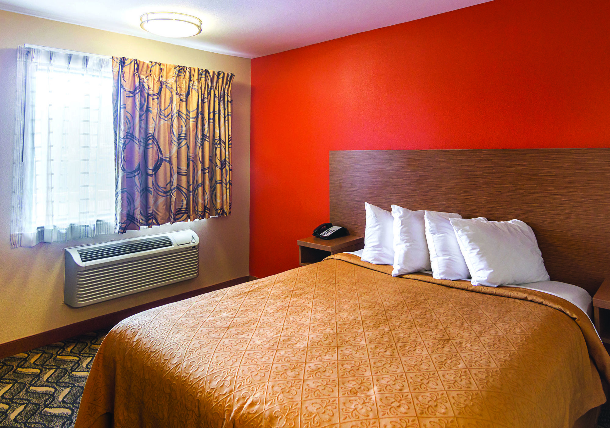 Days Inn & Suites By Wyndham Arlington Near Six Flags Rom bilde