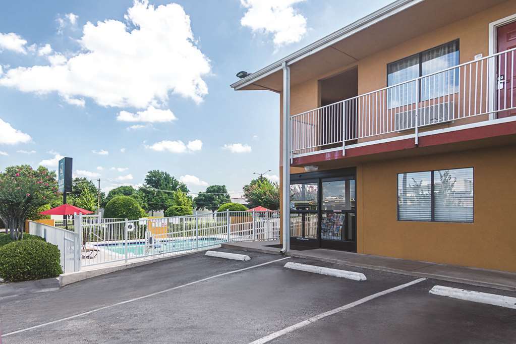 Days Inn & Suites By Wyndham Arlington Near Six Flags Eksteriør bilde