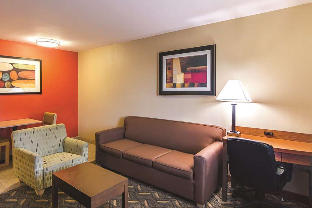 Days Inn & Suites By Wyndham Arlington Near Six Flags Rom bilde