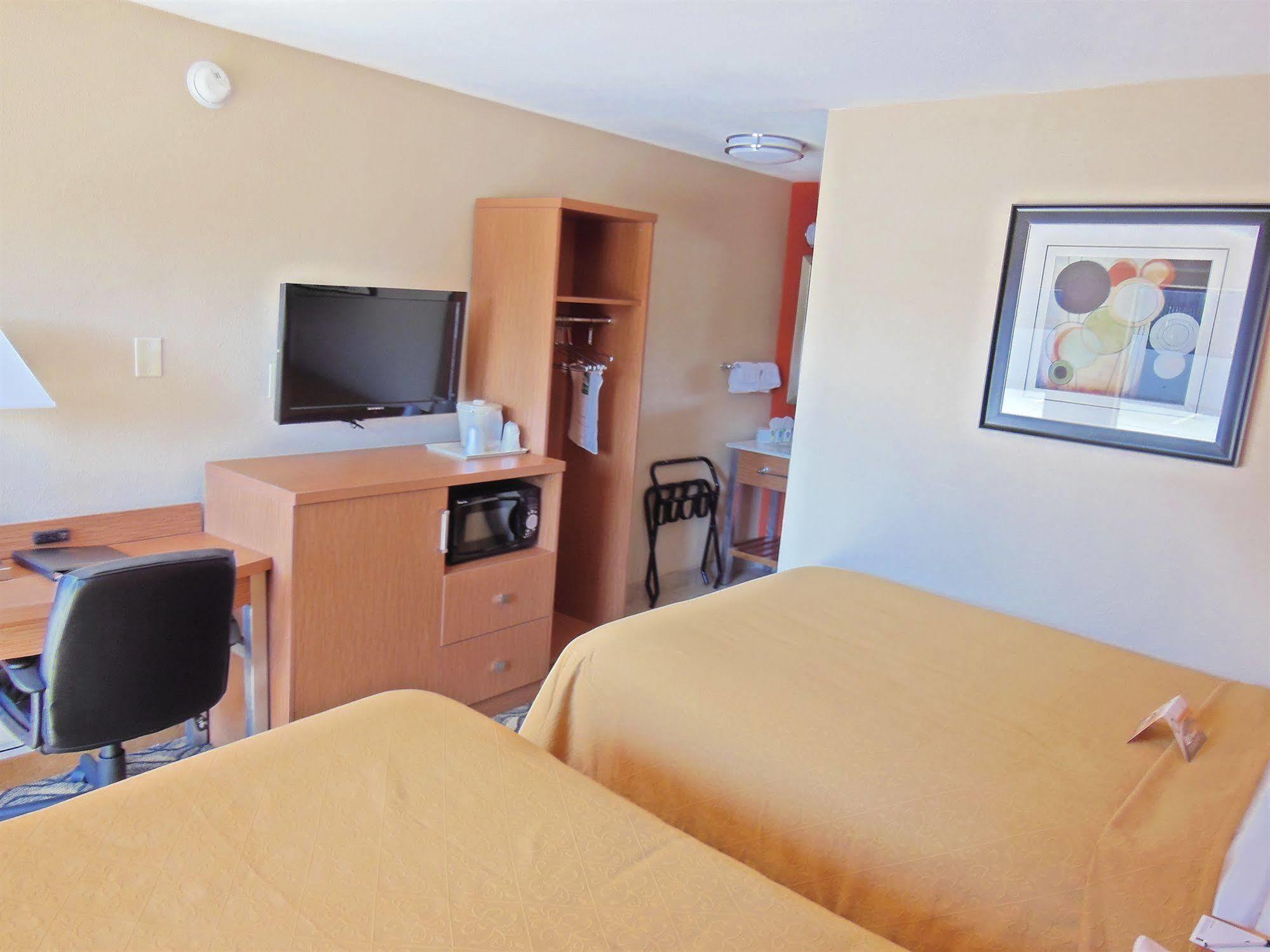 Days Inn & Suites By Wyndham Arlington Near Six Flags Eksteriør bilde