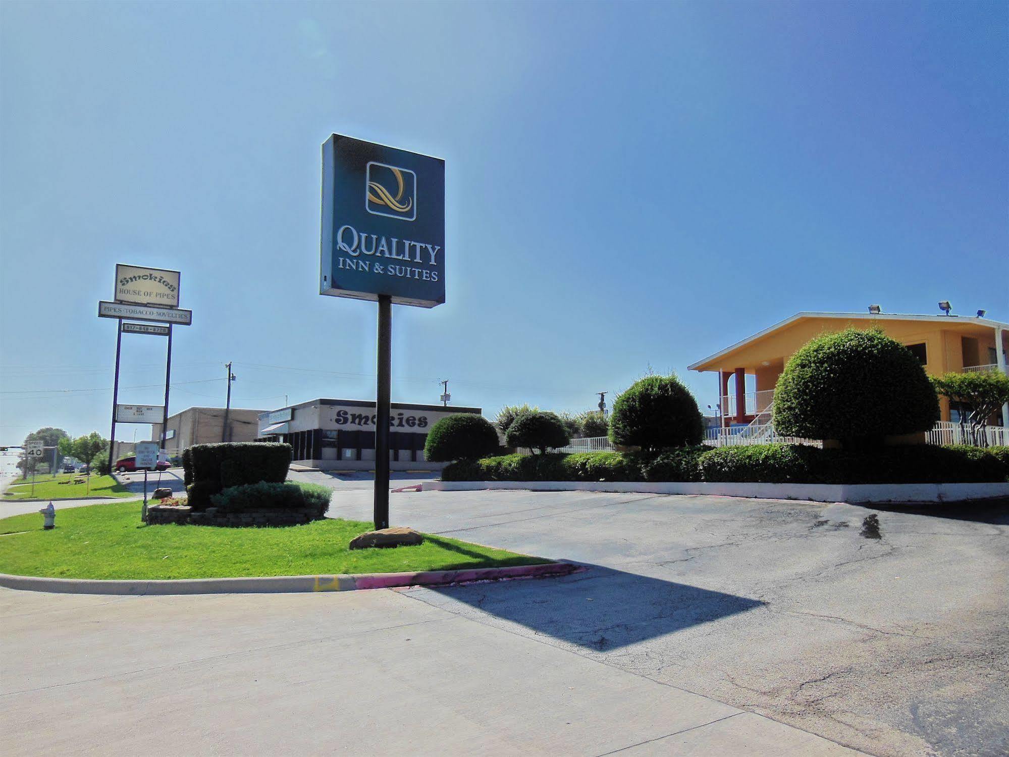 Days Inn & Suites By Wyndham Arlington Near Six Flags Eksteriør bilde
