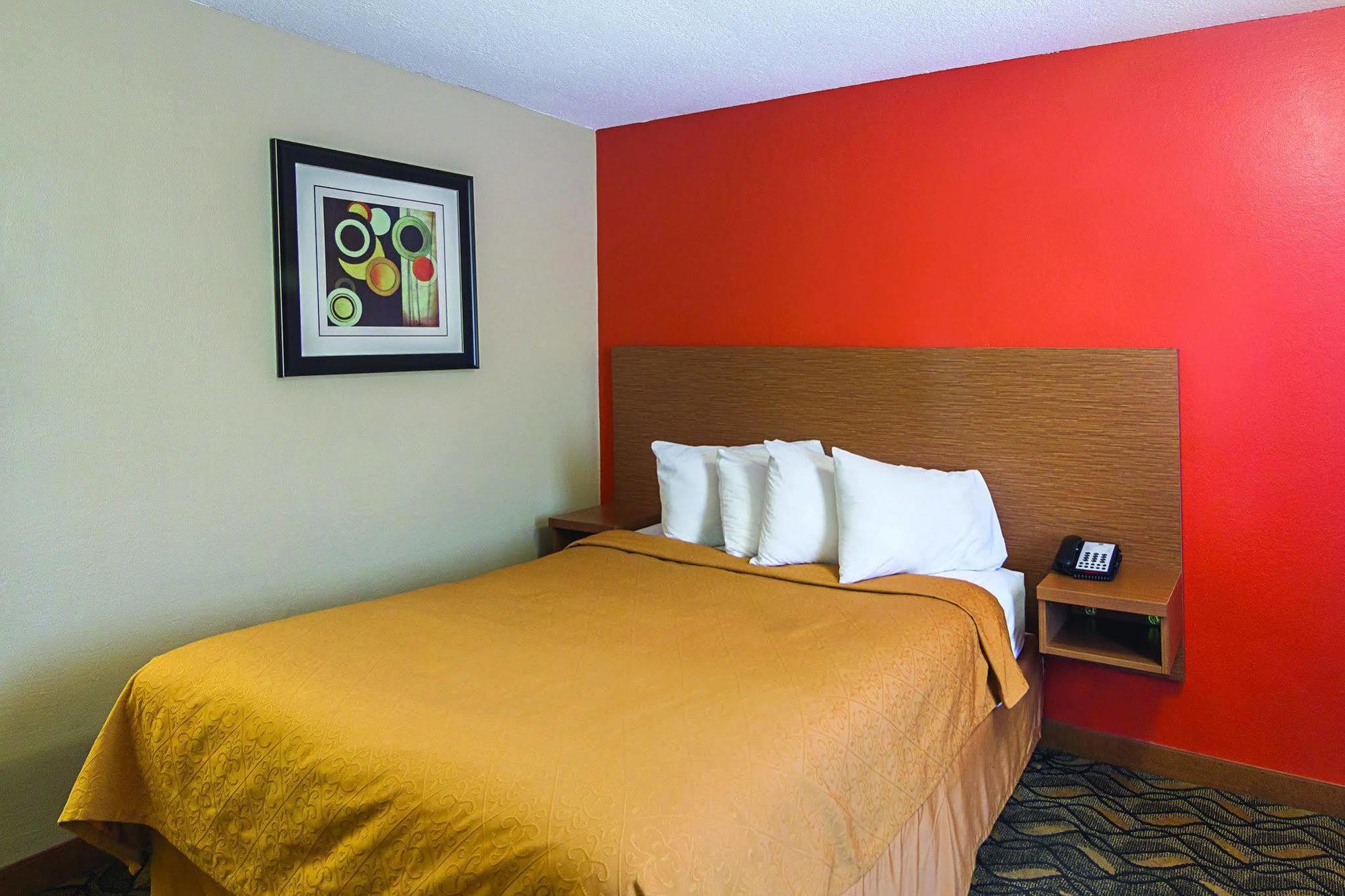 Days Inn & Suites By Wyndham Arlington Near Six Flags Eksteriør bilde