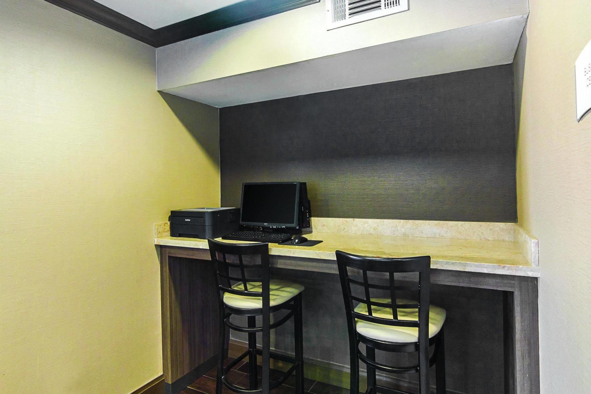 Days Inn & Suites By Wyndham Arlington Near Six Flags Eksteriør bilde